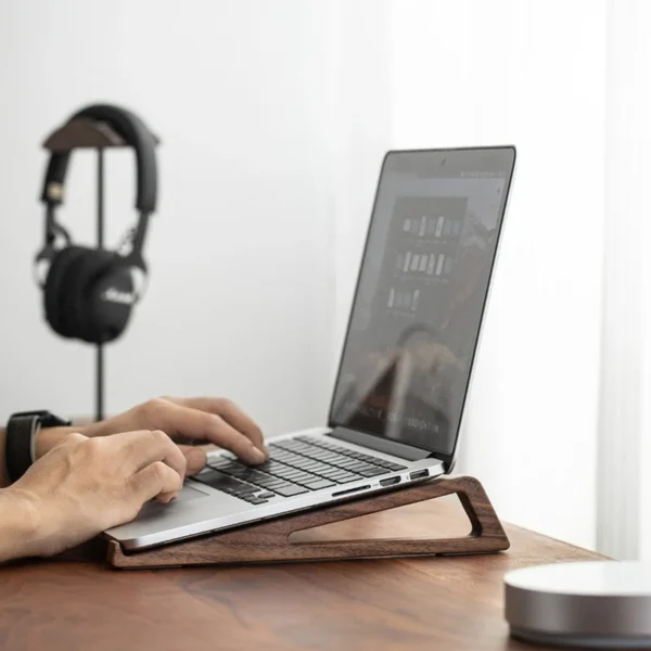 Wooden Laptop Stand Portable Cooling Bracket for 10-17 Inch Devices - Image 3